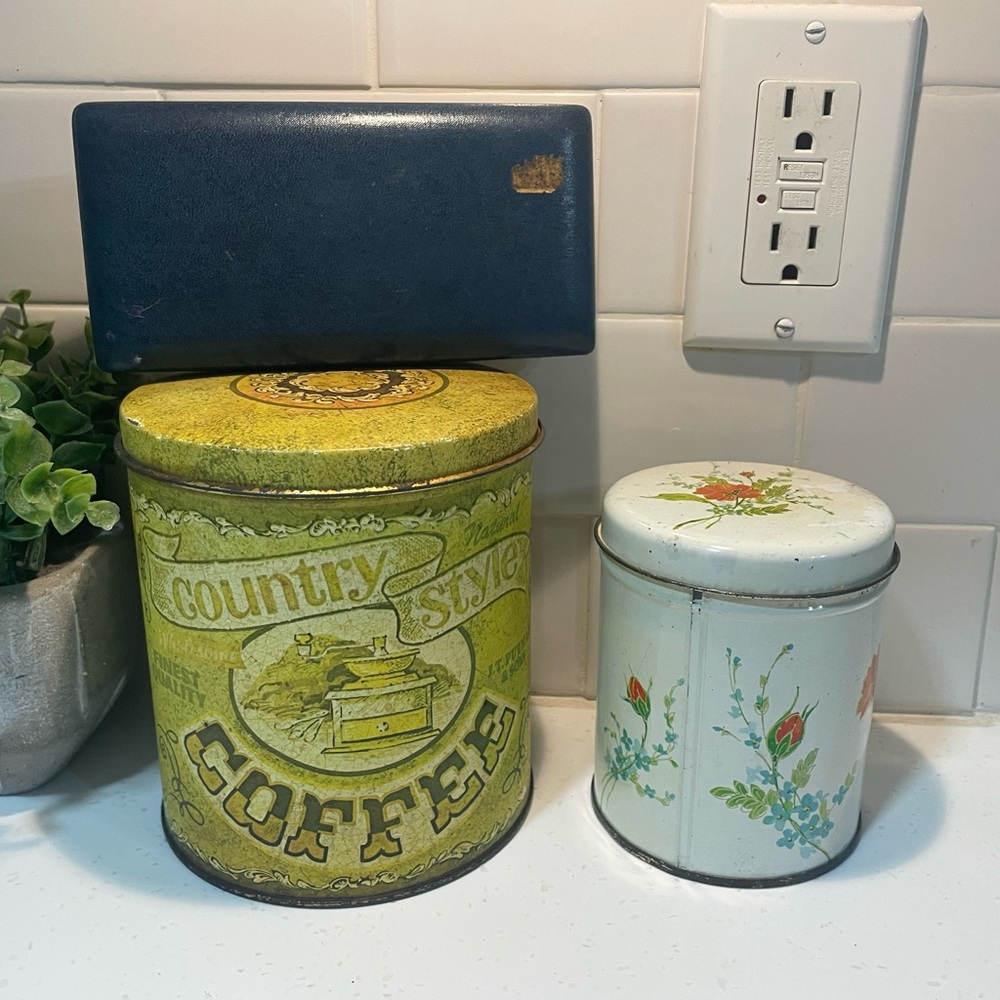 Vintage Set of Three Containers - Picture 2 of 5